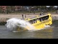 Amfibiebus / Busboot rijdt het water in!