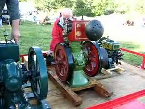 Starting A "New Way" Hit And Miss Antique Gas Engine - YouTube