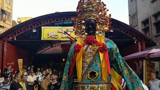 艋舺青山宮繞境 跟著神將走進龍山寺 暗訪北萬華地區 神將七爺八爺 參訪龍山寺 地藏王廟 背包客輕旅行