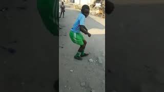 AFRO DANCE CHALENGE : Le petit est fort, il doit figurer dans le cliP
