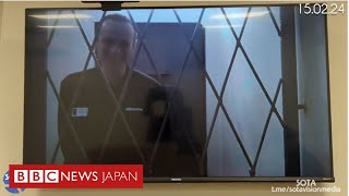 街中で献花も……ロシア野党指導者ナワリヌイ氏が死亡