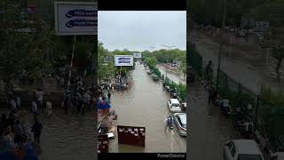 அப்பாடா ஒரு வழியா மழை கொட்டி தீர்த்து விட்டது/heavy rain in Delhi#shortvideo #shortsfeed #