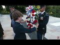 guide to laying a wreath at the tomb of the unknown soldier arlington national cemetery