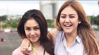 Saking Miripnya, 10 Artis Kakak Adik ini Sering Dikira Kembar