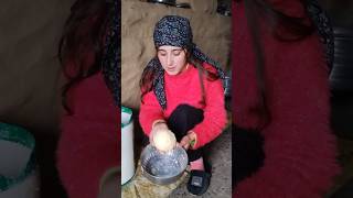 ठंड में लस्सी से मक्खन बनना पड़ा 🥶🥹||pahadi lassi Makkhan😋#minivlog #village #pahadilifestyle #lassi