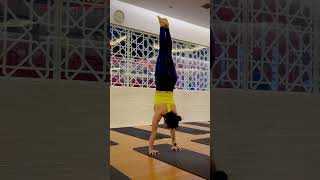 Rút handstand #backbenchers #handstandworkout #alankar #thakuryoga