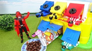 ルパンレッドがチョコボールを隠したぞ パトレンジャーたちがガレージを探す 戦隊ヒーローおもちゃ