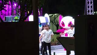 【聖火台設置セレモニー】ミライトワ＆ソメイティが子どもたちと踊る Miraitowa \u0026 Someity dance with children