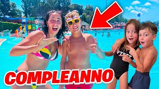 ANDIAMO ALLA FESTA DI COMPLEANNO A SORPRESA DEL NOSTRO CUGINETTO IN PISCINA AL PARCO ACQUATICO!