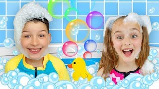 Sasha and Max sing Bath Song & plays with Inflatable Toys for Pool