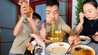 老公吃個飯挑三揀四的，真討厭#整蛊 #food #吃播 #mukbang #吃货 #eating #吃貨 #夫妻 #funny #吃 #恶搞 #搞笑