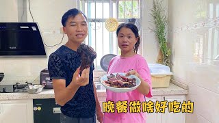 湖南媳妇转钱回娘家后，媳妇给炮哥晚餐做啥湖南菜，看看吃的啥【广西四炮】