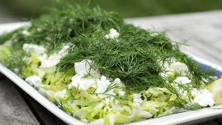 Spidskålssalat | Sprød og syrlig salat med feta og citron