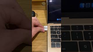 MacBook Charging Hack #shorts #MacBook #viral #hacker #electricity #amazing