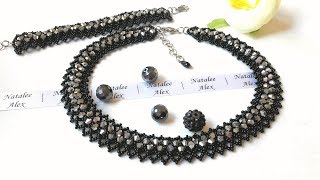 Black necklace and bracelet. Very easy workshop on beading.