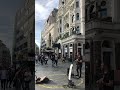 Busker sings “Wonderwall” in Leicester Square, London 🎤