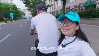 女司机开着房车回北方，驻车海边露宿街头！