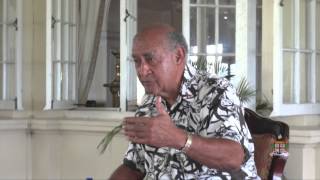 Fijian Rugby Team presents itautau to H.E Ratu Epeli Nailatikau.