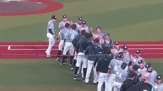 益田１点取られるも踏ん張り勝利のハイタッチ　　23.4.21　千葉ロッテ対福岡ソフトバンク