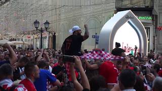 Хорватские фанаты на Никольской в Москве. Croatian fans in Moscow. World Cup 2018