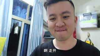 网友都说柱子哥喜欢三亚试的那件卫衣，那就偷偷再去买下来送给他