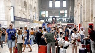 Nuovo sciopero dei trasporti in piena estate: da giovedì a sabato caos per treni e aerei