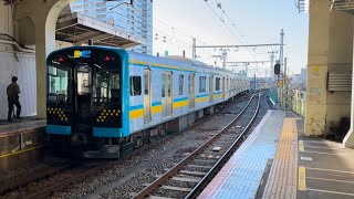 鶴見駅を発車するE131系1000番台 (JR-East Series E131-1000 on Tsurumi Line)