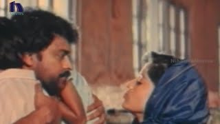 Vijayashanti Asks Chiranjeevi To Kiss - Gang Leader Movie Scenes