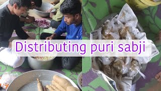 Distributing Puri Sabji for needed people 🙏🫶 Special Thanks 🙏 Niraj Mishra ❤️