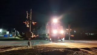 HIGH HEADLIGHT THUNDERCAB CN SD70M-2 LEADS STACK TRAIN 105 IN THE DARK WITH NICE K5LLA! CAMERA FAIL!