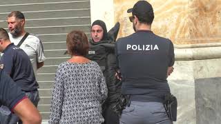 Galleria Umberto, allarme bomba per una valigia sospetta