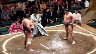 Hokutokuni (2-0) - Takanoiwa (1-1) , Sumo : Natsubasho 2012