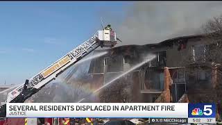 Apartment fire displaces several residents in Chicago suburbs