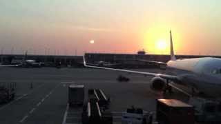 █▬█ █ ufo flying over airport 2 suns UFO SIGHTING very interesting phenomenal two suns أطباق طائرة