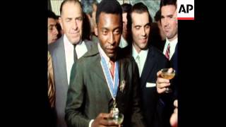 SYND 18-07-71 PELE PRESENTED WITH A MEDAL BY THE YUGOSLAV AMBASSADOR