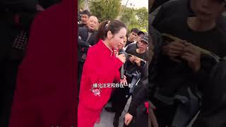 乞丐妹 _爱不停息户外唱歌乞丐妹热门音乐抖音热歌爱不停息_1