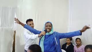 ወርቅ ለብሶ ይሰዋለት ነበረ ጅብ በተጸለየበት ዘይት ከቤት ወቶ በአደባባይ ተገደለ።