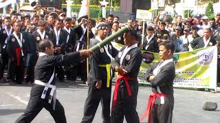 Atraksi Berbahaya Raga Jati- Pawai Pencak Malioboro Festival 2017-Atraksi Berbahaya Raga Jati