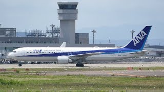 新北釜大橋から見た仙台空港（全日空のB767-300ER）