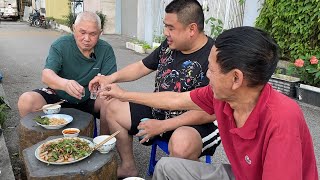 Lòng Thuôn Hành Dăm Của “Gã Đầu Bạc”…..