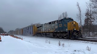 CSX 1776 leads I018 with horn show!