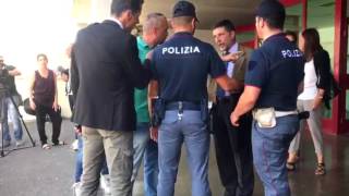 Mafia capitale, urla improvvise, avvocato Carminati portato via dalla polizia
