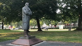 Friedrich Engels's 200th birth anniversary: the second fiddle who shines on