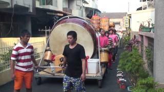 गांव पारंपरिक परेड **蜈蚣鼓陣頭大鼓與神轎遶境溪北村 ** Parade desa adat**南州鄉永安宮98年南鯤鯓進香影片25(HD)