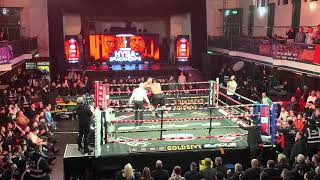 Raundi 2. Momenti kur Nelson Hysa fiton me Knock-Out ne Londer, York Hall