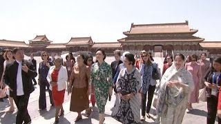 Spouses of Belt and Road Forum Participate Leaders Visit Palace Museum