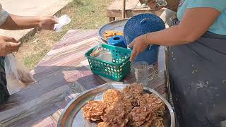 【ミャンマーB級グルメ】🇲🇲ミャンマー川海老のかき揚げ🦐1枚200MMK（14円）