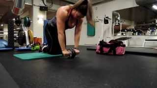 Dea Henrikson training abs @ WFC, set 2