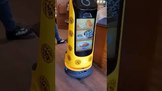 配膳ロボット　The future has come