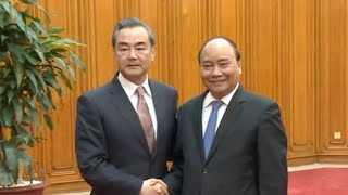 Vietnamese PM Nguyen Xuan Phuc meets Chinese FM in Hanoi